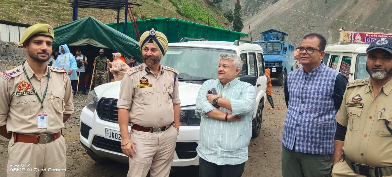 'Transport Commissioner visits Baltal, Domail Base camp, Sonamarg; reviews transport arrangements'